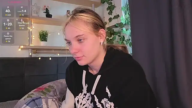 NaokoStifel online show from 05-19-26, 01:10