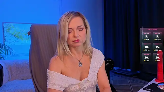 Snapshot of Gloria_Lovely chatting on 07-16-26, 11:40 Gloria Lovely online show from 07-16-26, 11:40