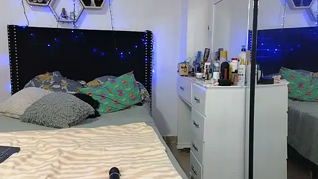 charlotte 077 online show from 04-07-26, 03:52