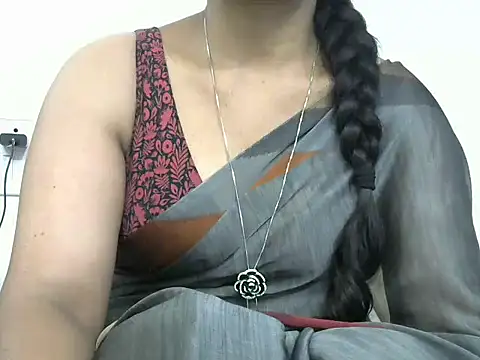 Snapshot of rashmika_reddy chatting on 09-15-25, 05:30 rashmika reddy online show from 09-15-25, 05:30