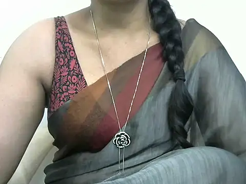 Snapshot of rashmika_reddy chatting on 09-26-25, 05:31 rashmika reddy online show from 09-26-25, 05:31