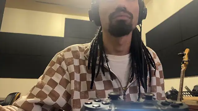 hotcamboy420 online show from 11-25-25, 04:35