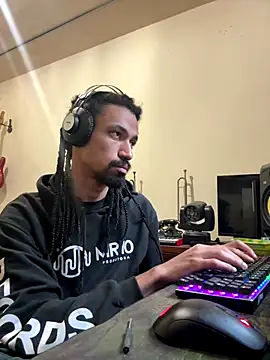 hotcamboy420 online show from 11-02-25, 08:36