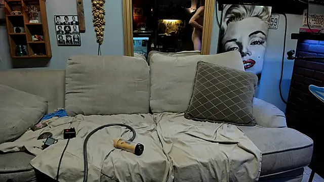 mowingman26 online show from 11-25-25, 08:36