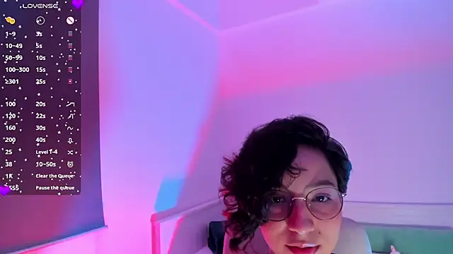 laura-hills18 online show from 11-29-25, 11:05