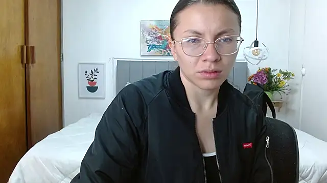 karlamorris  online show from 12-18-25, 01:37