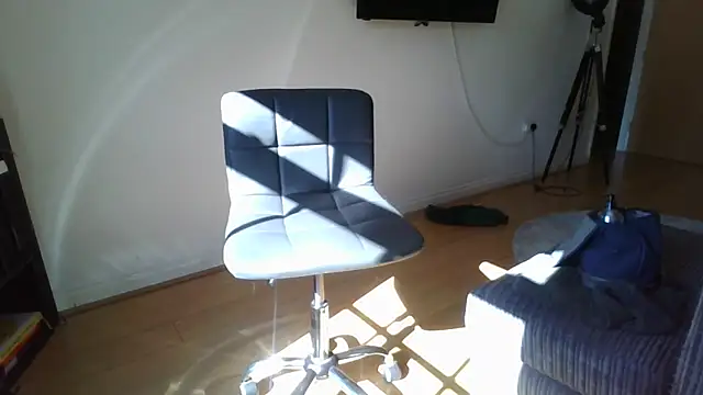 Nizzlivecam online show from 04-23-26, 03:13