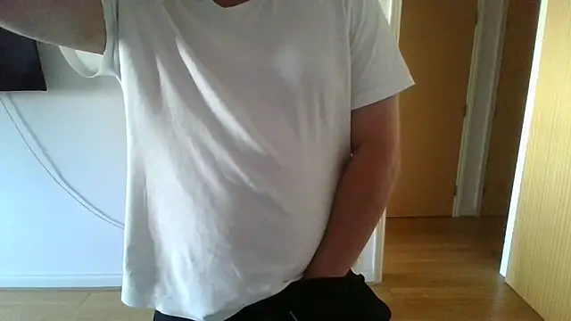 Nizzlivecam online show from 04-25-26, 06:49