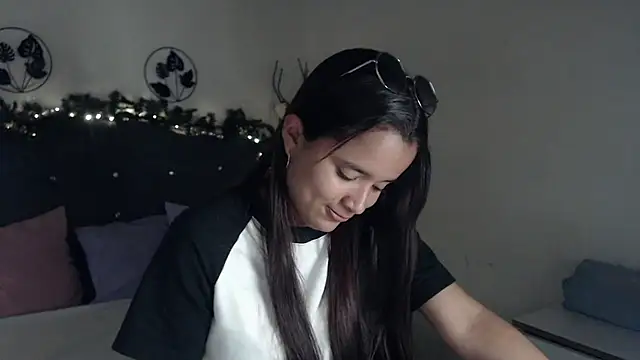 Snapshot of mia_sweetdc chatting on 12-13-24, 07:10 mia sweetdc online show from 12-13-24, 07:10