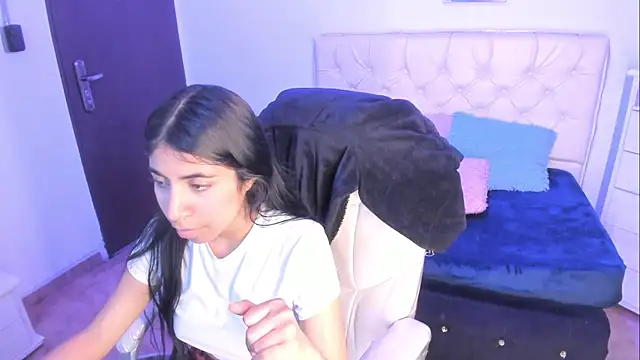 lunitaa18 online show from 12-22-25, 08:42