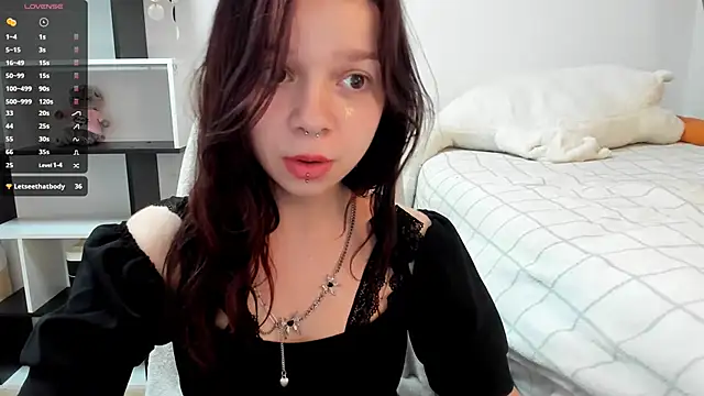 Snapshot of crystal_lilith chatting on 02-13-25, 02:01 crystal lilith online show from 02-13-25, 02:01