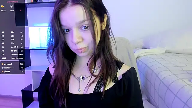 Snapshot of crystal_lilith chatting on 02-11-25, 01:20 crystal lilith online show from 02-11-25, 01:20