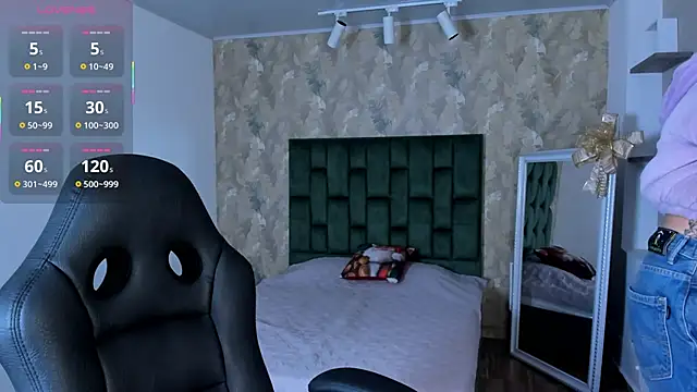 april dumont online show from 11-28-25, 01:44