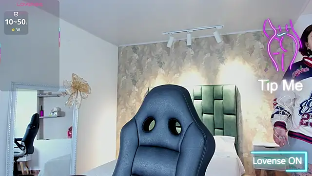 april dumont online show from 11-25-25, 12:16