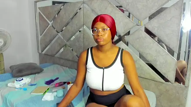 EvaxEmma online show from 12-02-25, 01:24