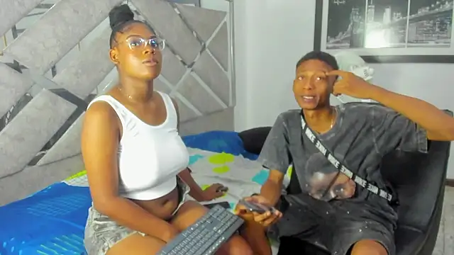 EvaxEmma online show from 01-07-26, 03:39