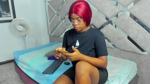 EvaxEmma online show from 12-01-25, 01:12