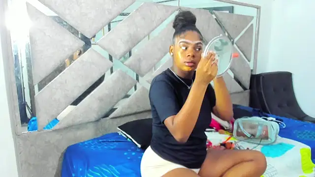 EvaxEmma online show from 03-18-26, 01:02