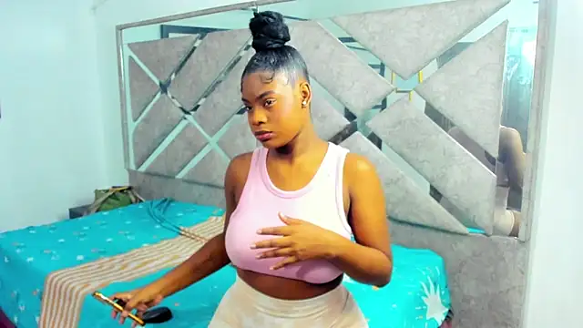 EvaxEmma online show from 11-01-25, 01:05