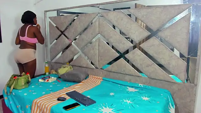 EvaxEmma online show from 11-02-25, 01:05