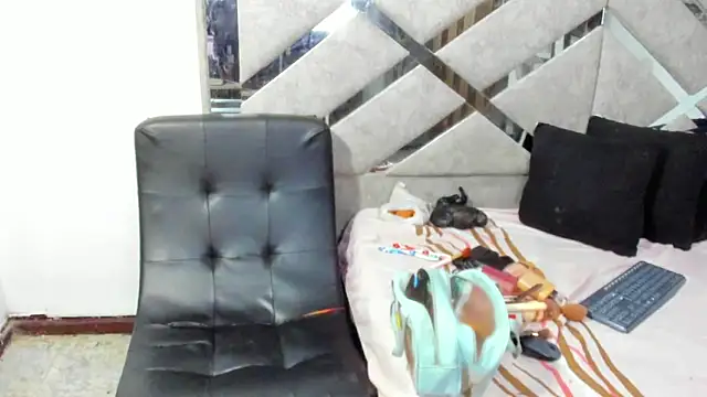 Snapshot of EvaxEmma chatting on 05-27-26, 12:34 EvaxEmma online show from 05-27-26, 12:34
