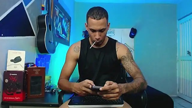 Snapshot of MagnusFrost chatting on 06-19-26, 11:20 MagnusFrost online show from 06-19-26, 11:20