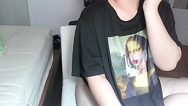 Snapshot of iamMalixxx chatting on 02-14-26, 12:05 iamMalixxx online show from 02-14-26, 12:05