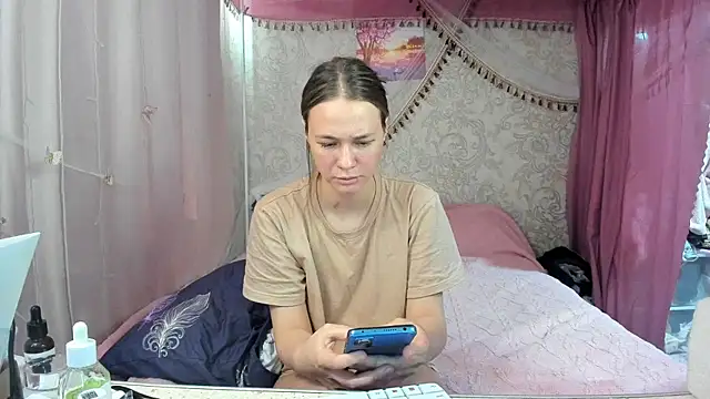 leila bambi  online show from 07-06-26, 04:30