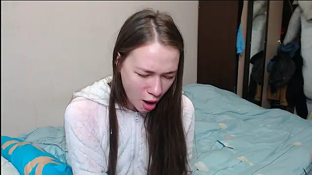 leila bambi  online show from 02-17-25, 07:12