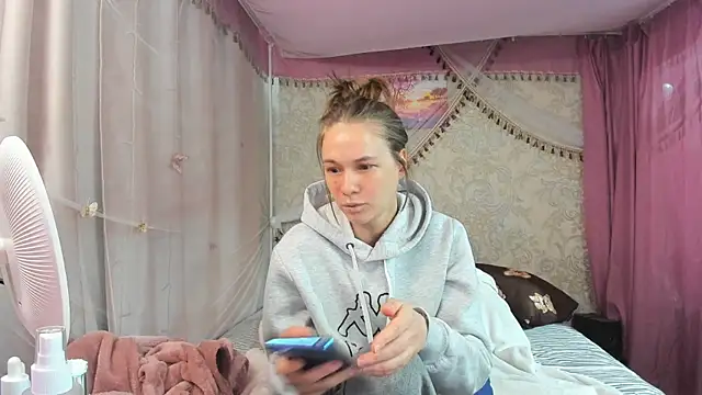 leila bambi  online show from 04-10-26, 10:55