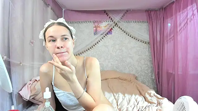 leila bambi  online show from 02-21-26, 04:09