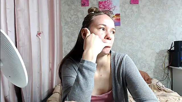 leila bambi  online show from 10-23-25, 04:05