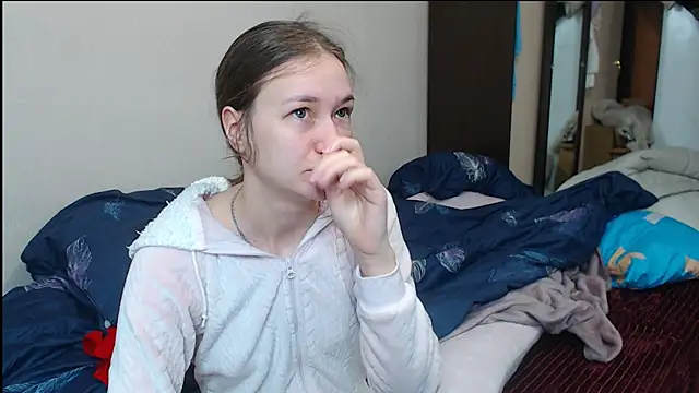 leila bambi  online show from 02-26-25, 03:14