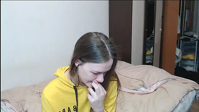 leila bambi  online show from 03-18-25, 03:34