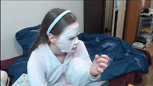 leila bambi  online show from 03-14-25, 04:54