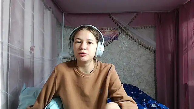 leila bambi  online show from 11-14-25, 11:47