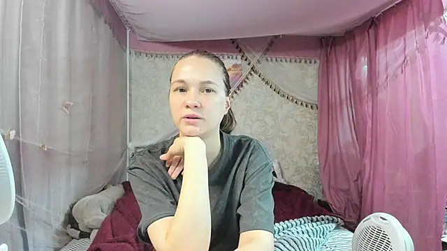 leila bambi  online show from 04-22-26, 01:51