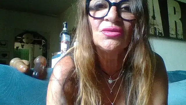 Snapshot of gildamilf chatting on 07-11-26, 02:39 gildamilf online show from 07-11-26, 02:39
