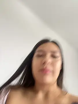 Latina vanessa online show from 09-27-25, 05:19