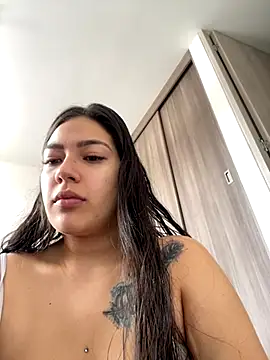 Latina vanessa online show from 09-28-25, 05:09