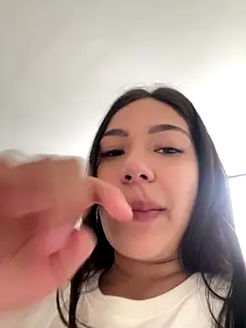 Latina vanessa online show from 12-16-25, 06:23