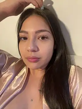 Latina vanessa online show from 04-13-26, 08:46