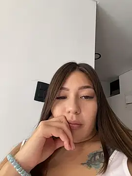 Latina vanessa online show from 06-17-26, 06:29