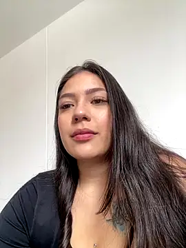 Latina vanessa online show from 12-21-25, 03:57