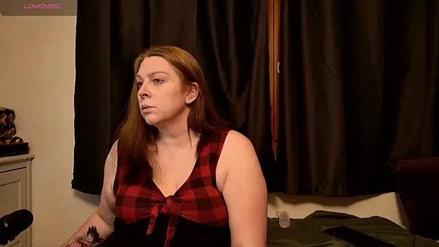 Snapshot of Big_Beautiful_MILF chatting on 02-17-25, 07:44 Big Beautiful MILF online show from 02-17-25, 07:44