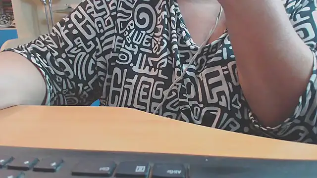 Snapshot of bbwxxx70 chatting on 09-30-25, 03:56 bbwxxx70 online show from 09-30-25, 03:56