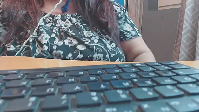 Snapshot of bbwxxx70 chatting on 10-09-25, 09:48 bbwxxx70 online show from 10-09-25, 09:48