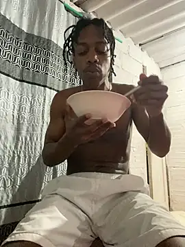 Larry-n-clouds online show from 12-15-25, 10:43