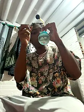 Larry-n-clouds online show from 11-25-25, 03:40