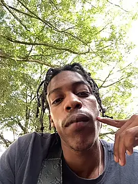 Larry-n-clouds online show from 12-17-25, 03:39